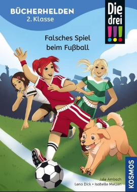 Buchcover Die drei !!! Bücherhelden, Drei Mädchen laufen über ein Fußballfeld einem Fußball hinterher. Ein Hund versucht, ihnen den Fußball zu stibitzen